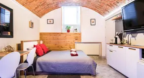 UNDERGROUND Jacuzzi Rooms - Image 2