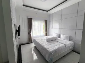 Hotel Greenhill Resort Kemuning - Image 5