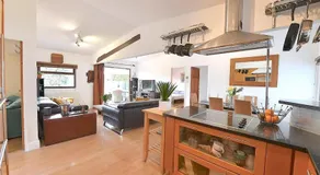 Gorgeous 3BD Cottage with Parking Nr Guildford - Image 4