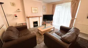 Spacious House nr Cambridge with Parking & Garden - Image 2