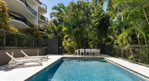 6 Seabreeze Spacious Newly Renovated Apartment with Ocean Views - Image 3