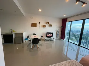 Studio Room next to SCCC at Trefoil Setia Alam for 2-4 pax - Image 2