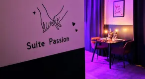 Suite Passion - Jacuzzi privé - Table massage - Image 3