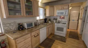 Cozy Mountain Hideaway home - Image 3