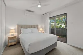 Stylish 2-Bed Townhouse in Leafy Hyde Park - Image 2
