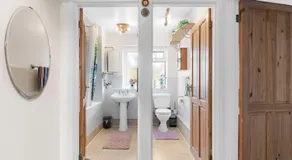 Cosy spacious room in beautiful Ealing - Image 4