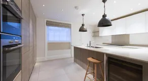 Kensington Court home - Image 3