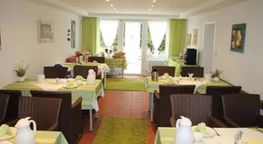 Kastanienhof Apartment Hotel - Image 5