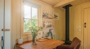 Hill Top Hideaway Shepherds Hut with Hot Tub - Image 3