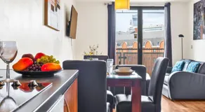 Stylish Arcadian Apartment - Private Parking - Balcony 49Arc - Image 2