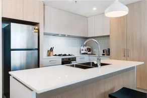 Pristine 2-Bed Apartment with Pool and BBQ - Image 4