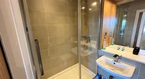 Modern Double Room - Image 4