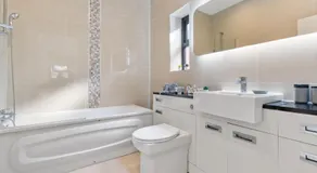 Cozy One-Bedroom Retreat in Morden SM4, London - Image 4