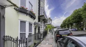 Upper Rock Brighton – Guest House - Image 2