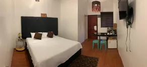 Room 103 King Bed studio near robinson angeles - Image 2