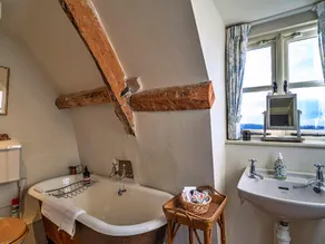 Holiday Home in Bruton with Private Lakes - Image 5