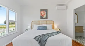 Waterfront Holiday Home - Image 2