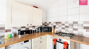 NEC HS2 4 bedroom house, 6 separate beds with driveway parking for 2 cars or vans - Image 2
