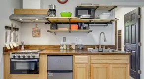 Cozy Quaint Cottage: Park-Like Setting - Image 3