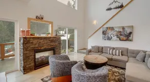 Hot Tub & Stunning Mtn Views! Lake Wenatchee Home - Image 3