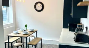 Crestfield House - Stunning Home near Alton Towers - Free Parking & Garden - Image 2