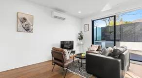 Domi Rentals - The Balaclava Apartment - Image 3