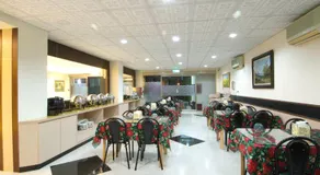 Puti Commercial Hotel - Image 5