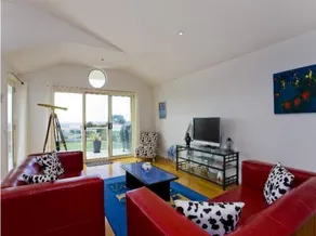 2 Views Townhouse - Image 3