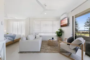 Beachfront Studio with Balcony & Stunning Views - Image 2