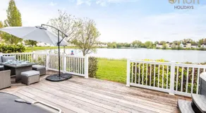 Windrush Lake 41, Kingfisher House - Image 5