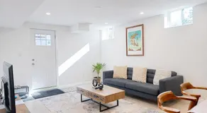 Spacious 2 bdrm w Parking -30 mins to Downtwn TO - Image 3