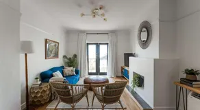 Modern 3-Bed Coastal Escape - Image 2