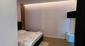 Gwin Hotel - Image 2