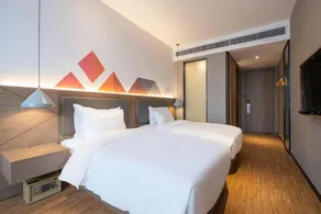 Borrman Hotel Zhonghsan Guzheng Huayi Plaza Light Rail Station - Image 5