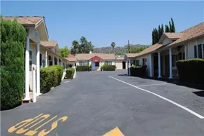 Rose Bowl Motel - Image 3