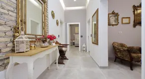 Roman Holiday Suites - Image 4
