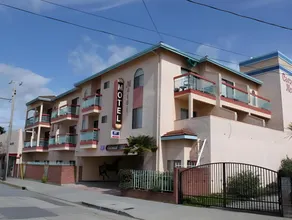 Carousel Beach Inn - Image 3