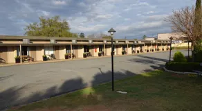Warwick Motor Inn - Image 4