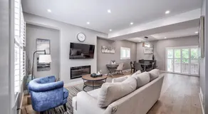 Lake view cottage with three ensuites and elevator - Image 2