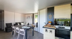 Oihana grand chalet de 2 à 6 pers, chambre parentale, 2 sdb, climatisé, piscine vue et calme à Hasparren-Pays Basque - Image 4