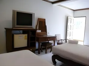 Fah Place Hotel - Image 4