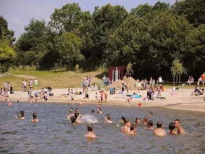 Villa i Frankrig med pool og have - Image 5