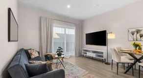 Stylish Condo, Walk to Dining, 5 Min to Beach - Image 2