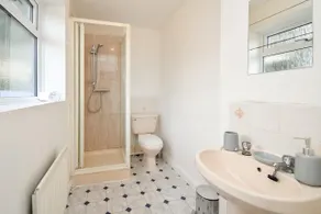 Tunbridge House - Free Parking, Garden & SmartTV - Image 4