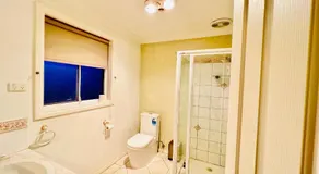 An Ensuite Comfort in Sydenham - Image 5
