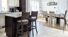 Spacious 2-BR 1-Bath King suite! - Image 5