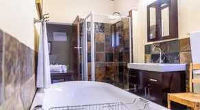 Re a Lora Lodge - Image 5