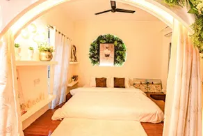 La Florance A 1BR Golfside Villa by Homeyhuts - Image 2