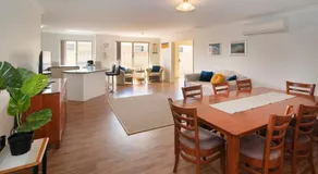Retreat on Broadwater, pet friendly - Image 2