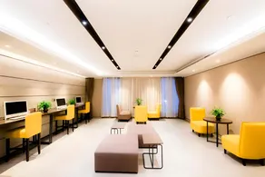 Home Inn Plus Beijing Chaoyangmen Metro Station - Image 5